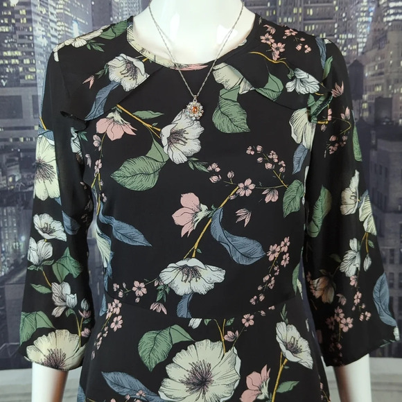 Red herring sz 8 Lined 1/2 Sleeve Floral A-Line Dress with Back Cut Out - Picture 2 of 9